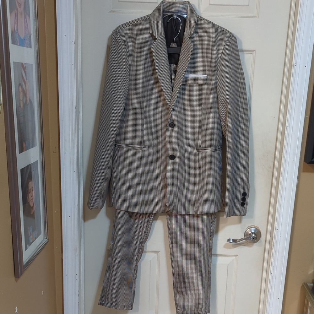 Men's Classic Checkered Blazer and Pants Set Size Small